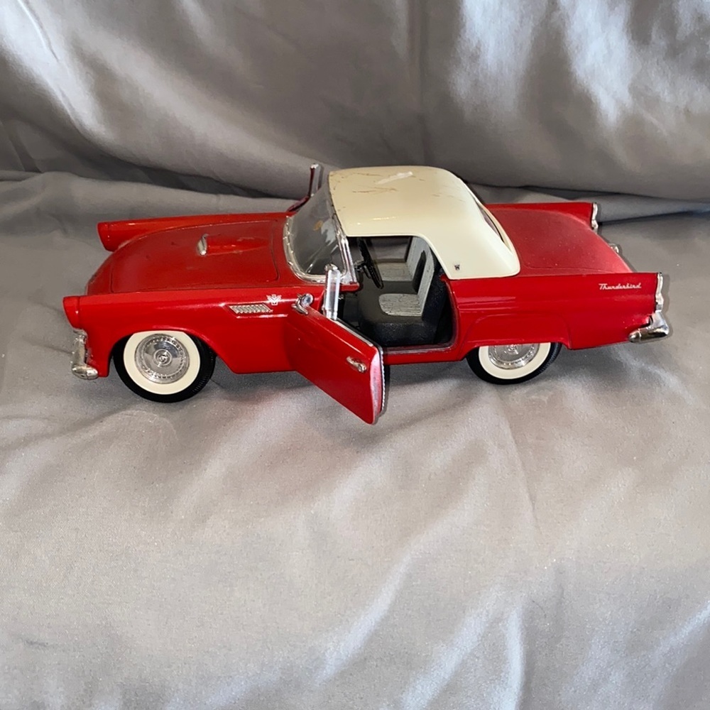 1955 Ford Thunderbird 1/18 Scale Die Cast Model Car